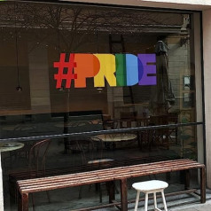 Großer Pride Fensteraufkleber für Glas - Wiederverwendbares Gay Pride Zubehör für Fenster - Pride Party Dekorationen für Geschäfte, Bars, Cafés, Clubs