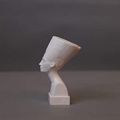 Nefertiti skulptūra izgatavota no augstas kvalitātes zellāna, roku darbs, ražots Vācijā, krūtis baltā krāsā, 15 cm