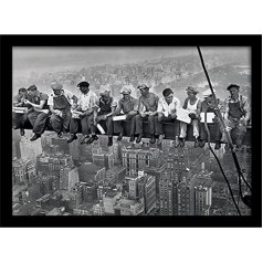 Lunch By The Skyscraper Framed Print - Everywhere Izmērs: 36 x 46 cm (14 x 18 collas) Drukas izmērs: 30 x 40 cm