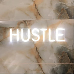 HUSTLE LED neona zīme Jaunums Gaisma Sienas māksla Dekoratīvie sienas piekaramie uzraksti guļamistabai Dzīvojamā istaba Bērnu istaba Bērnu istaba Ballīte Mājas dekors Neona nakts gaisma USB barošana Liela 50 x 12,4 cm Balta