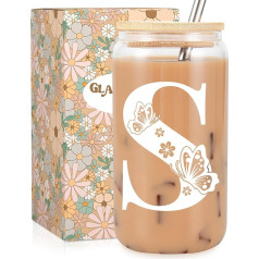 Fairy's Gift Initial Glass Coffee Cup w/Lid & Straw, Butterfly Tumbler, 16 oz Drinking Glass Cup, Aesthetic Cup - personalizēta monogramma, Ziemassvētku dzimšanas dienas dāvanas sievietēm, mammai, māsai, draudzenei, draugam