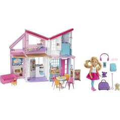 Barbie FXG57 Malibu māja leļļu māja 60 cm plata ar 25 aksesuāriem, leļļu rotaļlieta no 3 gadiem, daudzkrāsaina & FWV20 - ceļojumu lelle Chelsea, blondīne ar suni, rotaļlieta no 3 gadiem