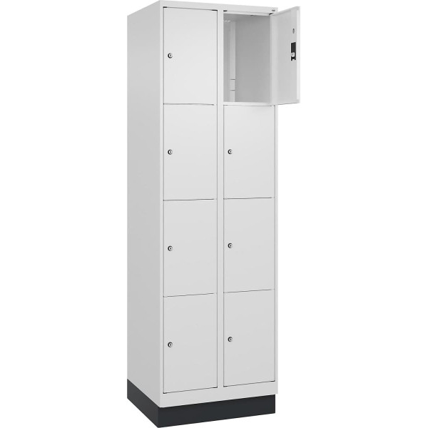 C + P Möbelsysteme C+P | 4er-Schließfachschrank Classic Plus | 2 Abteile | verkehrsweiß | B 600 mm | 8 Fächer | mit Bodensockel